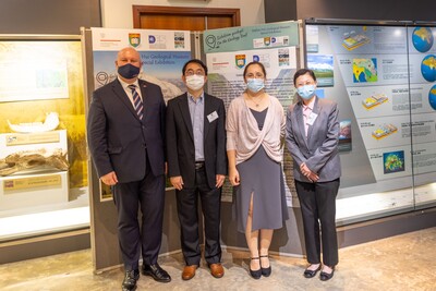 From the left - Dr Aleksander DAŃDA , Consul General of the Republic of Poland in Hong Kong;   Dr Man Hoi LEE, Head of HKU Department; Mrs Dorota DAŃDA of Financial, Cultural and Educational Affairs at Consulate General of Poland in Hong Kong; Professor Vivian Wing-Wah YAM, Dean of Science (Interim).